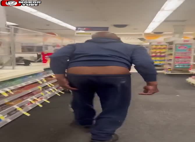 Video :He surprises a robber while attempting to record a store's new security system